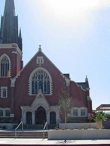 Kirche im Vorort Fotos